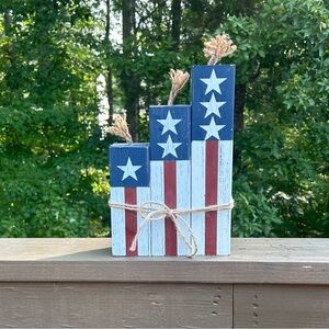 EUC Stars and Stripes 🇺🇸wooden fire crackers decor
